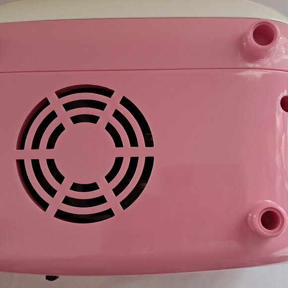 Hello Kitty Mini Fridge with Carry Handle  Thermoelectric Cooler.BNWT/BOX - Picture 6 of 15